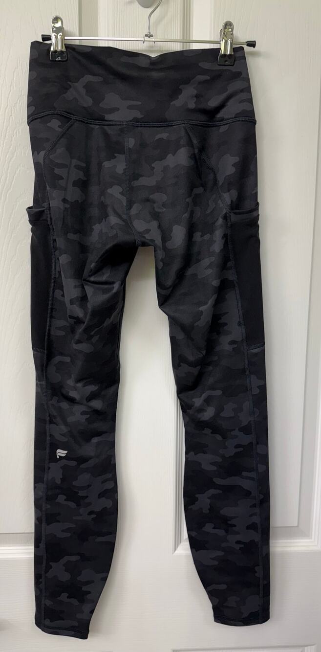 Fabletics Powerhold XS black camo with pockets full length leggings NWT ($85)